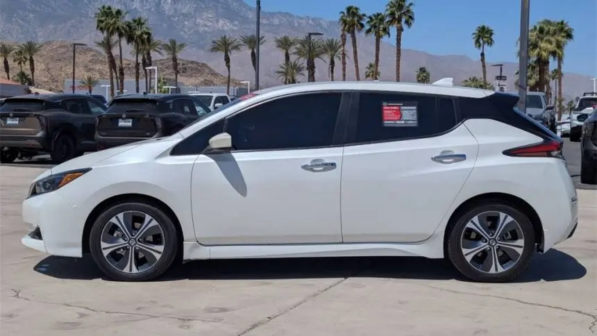 2022 Nissan LEAF 1N4AZ1CV6NC560141