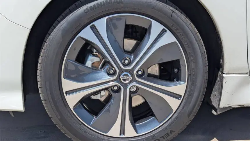 2022 Nissan LEAF 1N4AZ1CV6NC560141