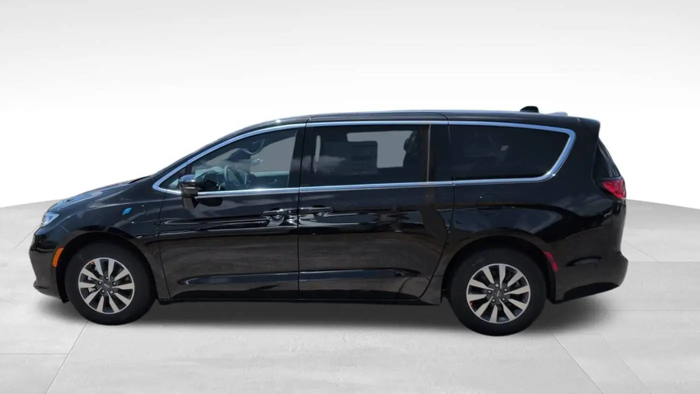 2025 Chrysler Pacifica 2C4RC1S70SR576050