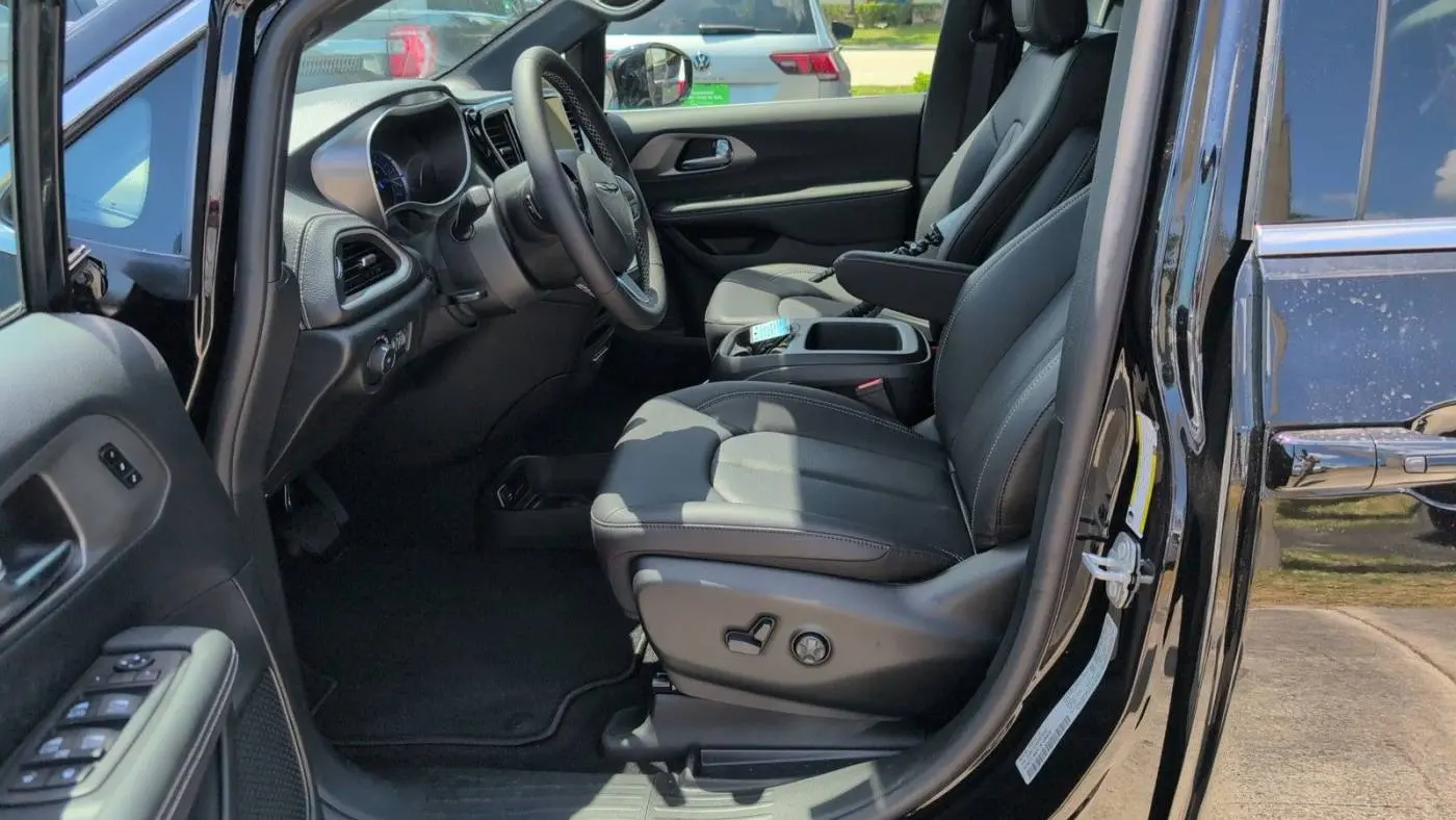 2025 Chrysler Pacifica 2C4RC1S70SR576050