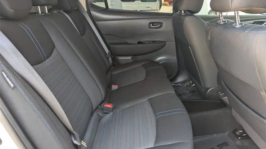 2022 Nissan LEAF 1N4AZ1CV6NC560141