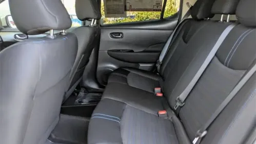 2022 Nissan LEAF 1N4AZ1CV6NC560141