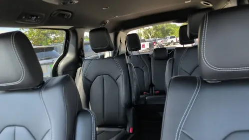 2025 Chrysler Pacifica 2C4RC1S70SR576050