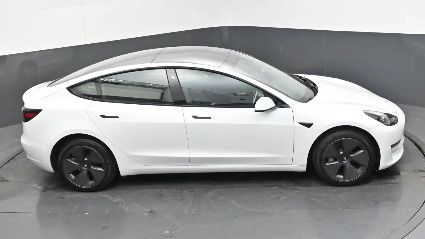2023 Tesla Model 3 5YJ3E1EA7PF568411