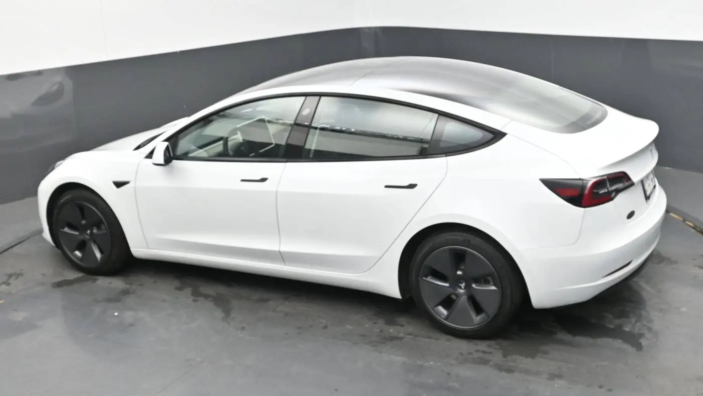 2023 Tesla Model 3 5YJ3E1EA7PF568411