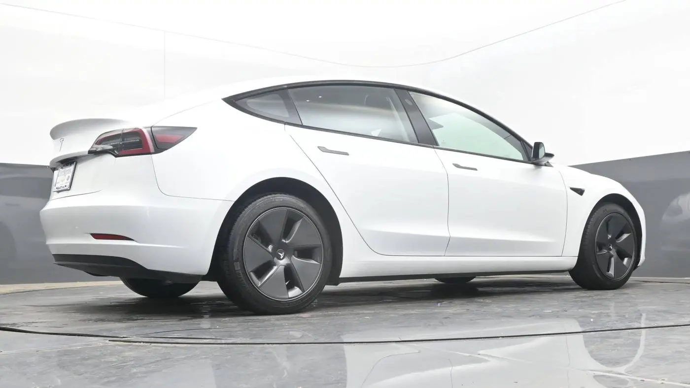2023 Tesla Model 3 5YJ3E1EA7PF568411
