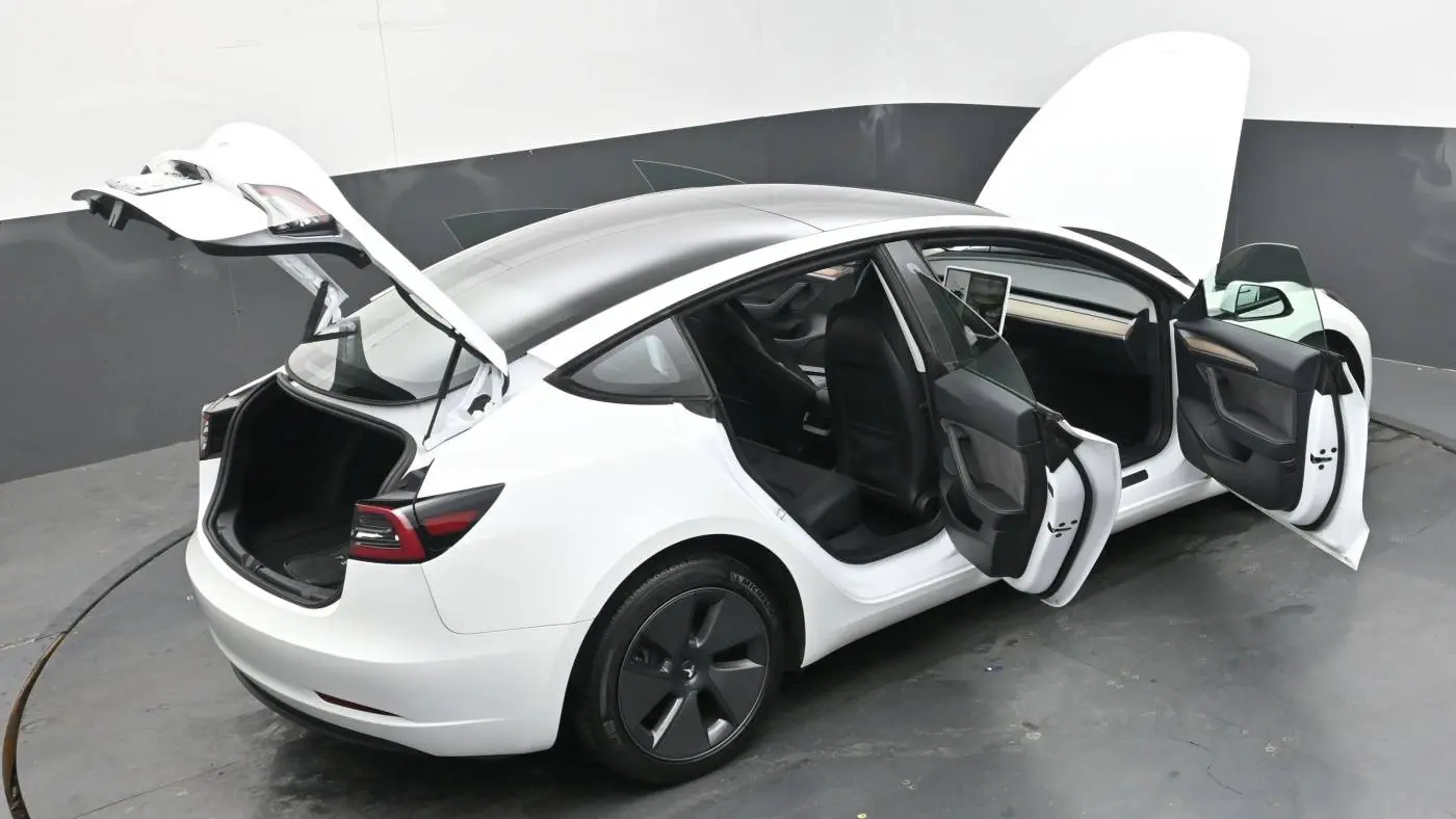 2023 Tesla Model 3 5YJ3E1EA7PF568411