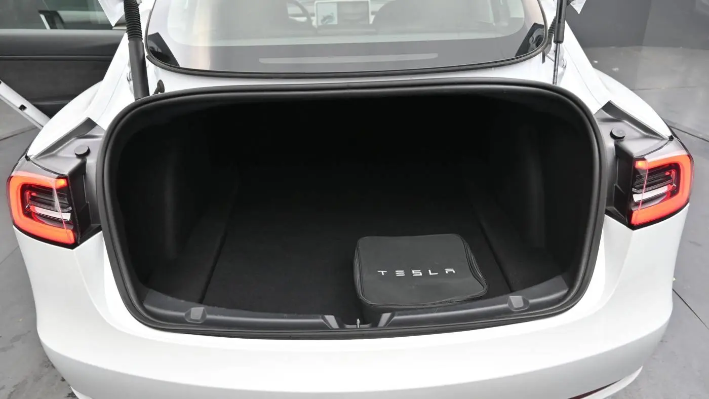 2023 Tesla Model 3 5YJ3E1EA7PF568411