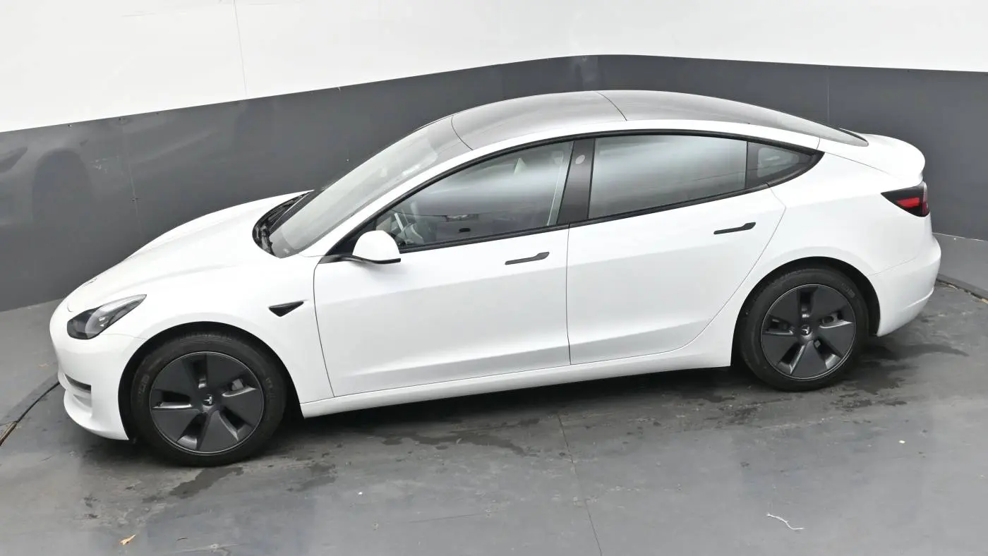 2023 Tesla Model 3 5YJ3E1EA7PF568411