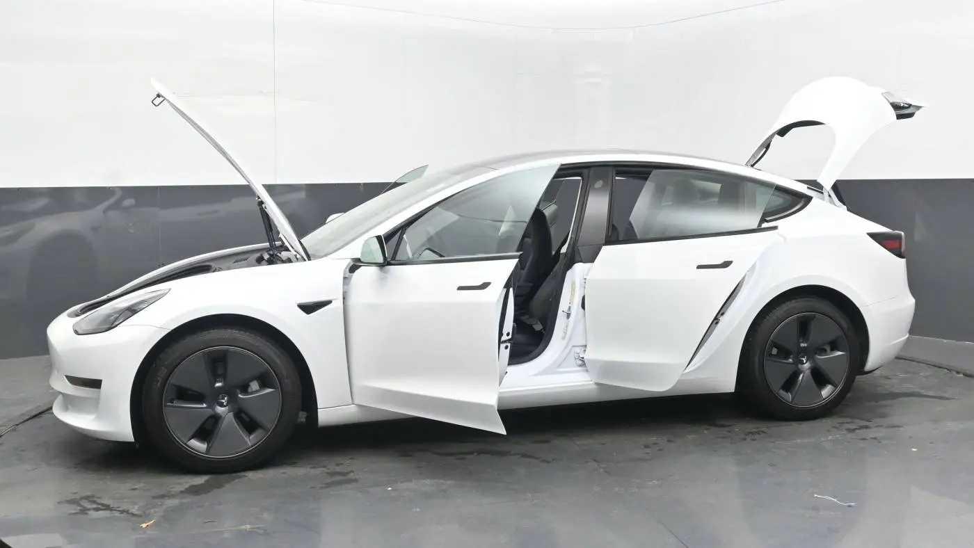 2023 Tesla Model 3 5YJ3E1EA7PF568411