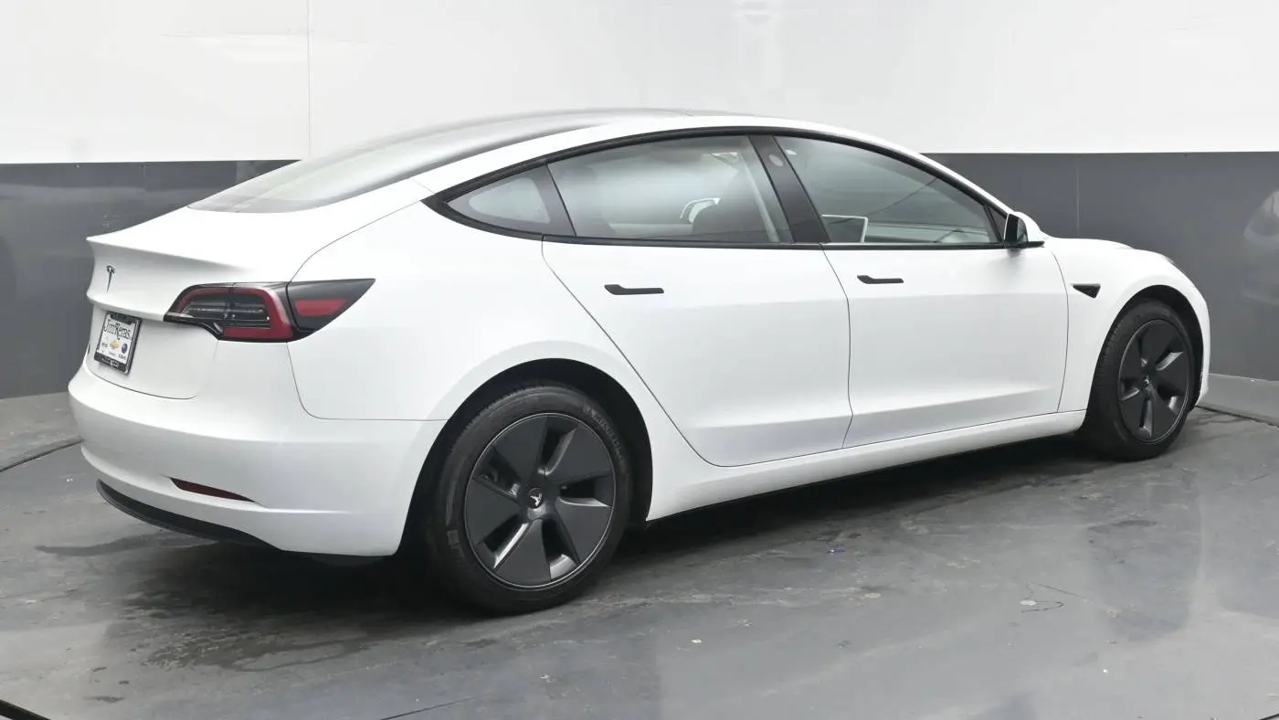 2023 Tesla Model 3 5YJ3E1EA7PF568411
