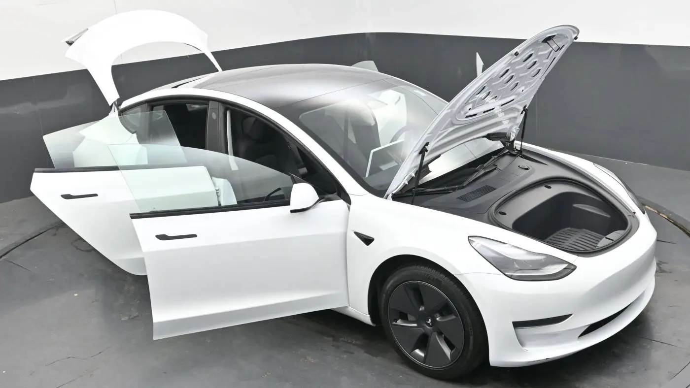 2023 Tesla Model 3 5YJ3E1EA7PF568411