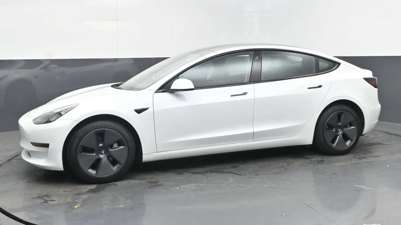 2023 Tesla Model 3 5YJ3E1EA7PF568411