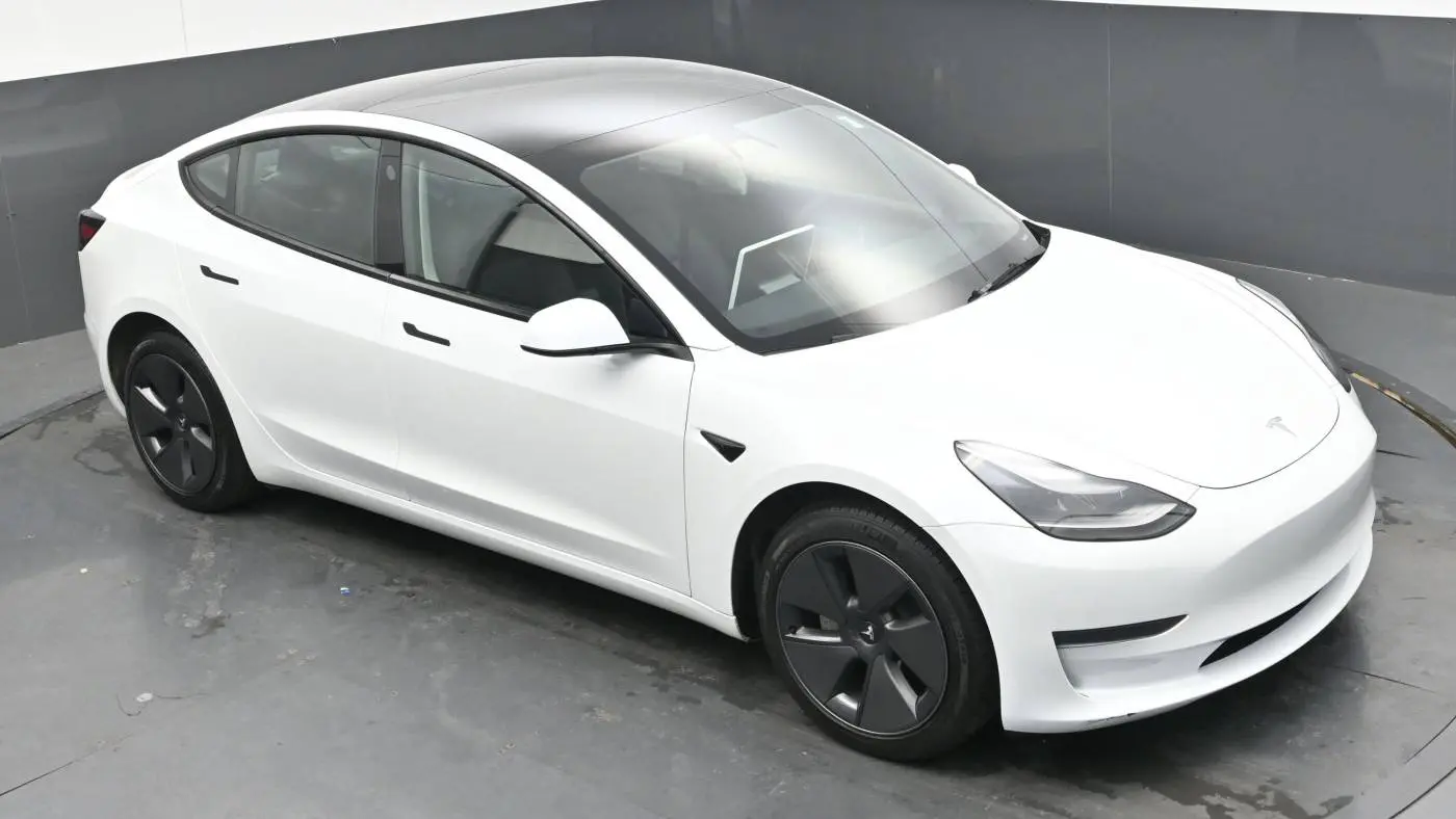 2023 Tesla Model 3 5YJ3E1EA7PF568411