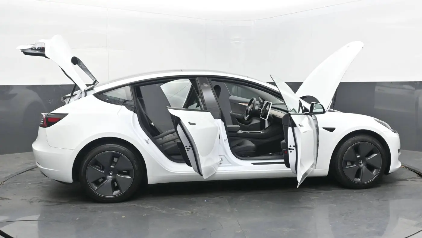 2023 Tesla Model 3 5YJ3E1EA7PF568411