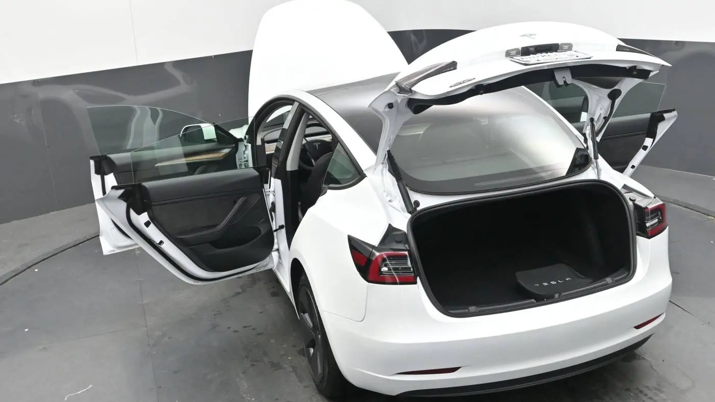 2023 Tesla Model 3 5YJ3E1EA7PF568411