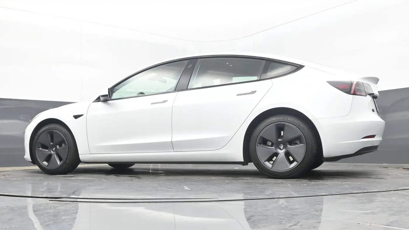 2023 Tesla Model 3 5YJ3E1EA7PF568411