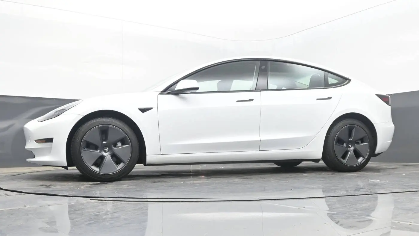 2023 Tesla Model 3 5YJ3E1EA7PF568411