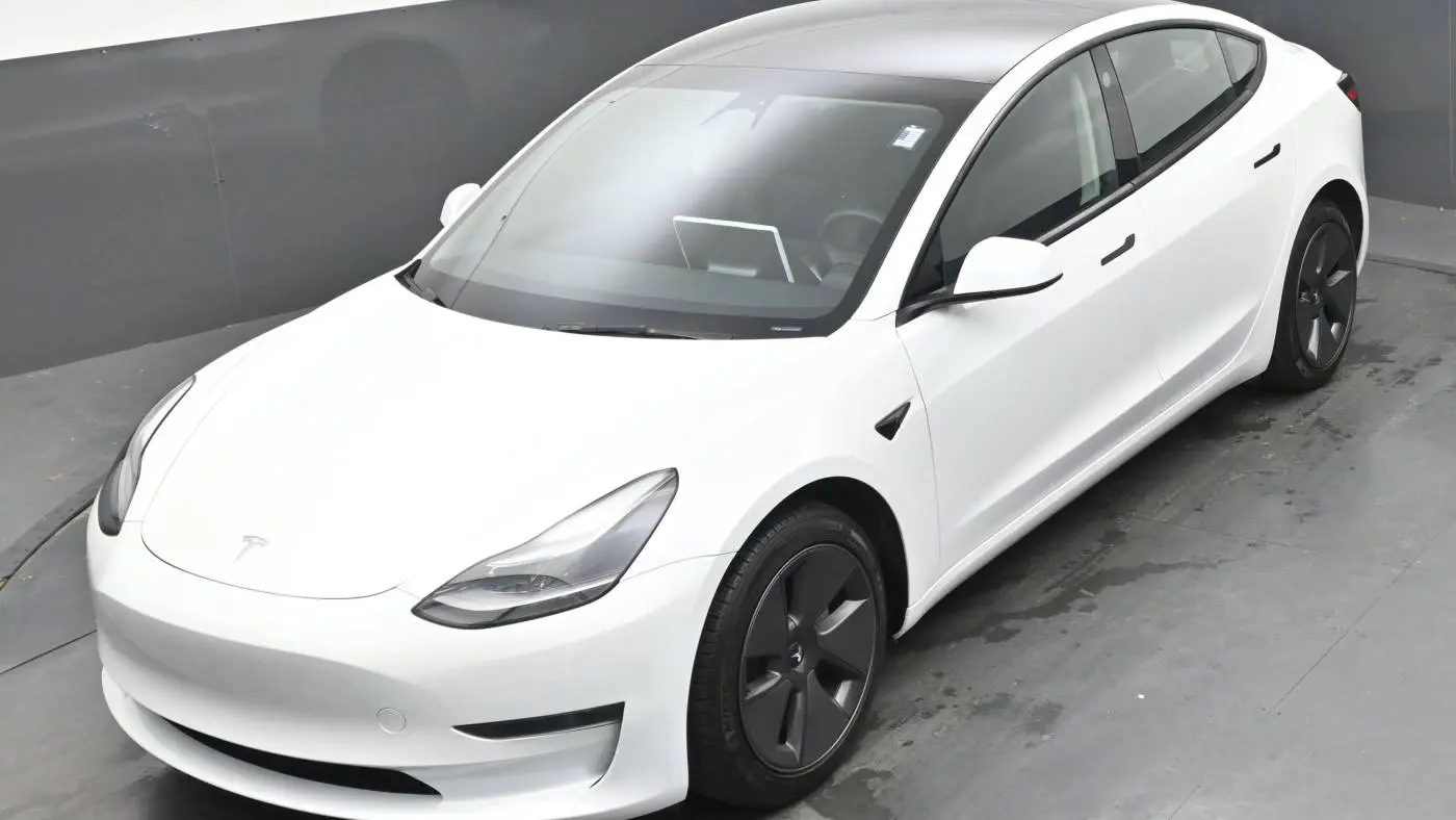 2023 Tesla Model 3 5YJ3E1EA7PF568411