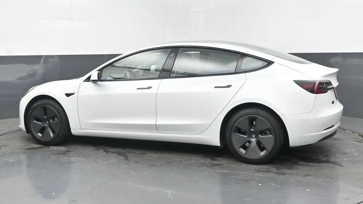 2023 Tesla Model 3 5YJ3E1EA7PF568411