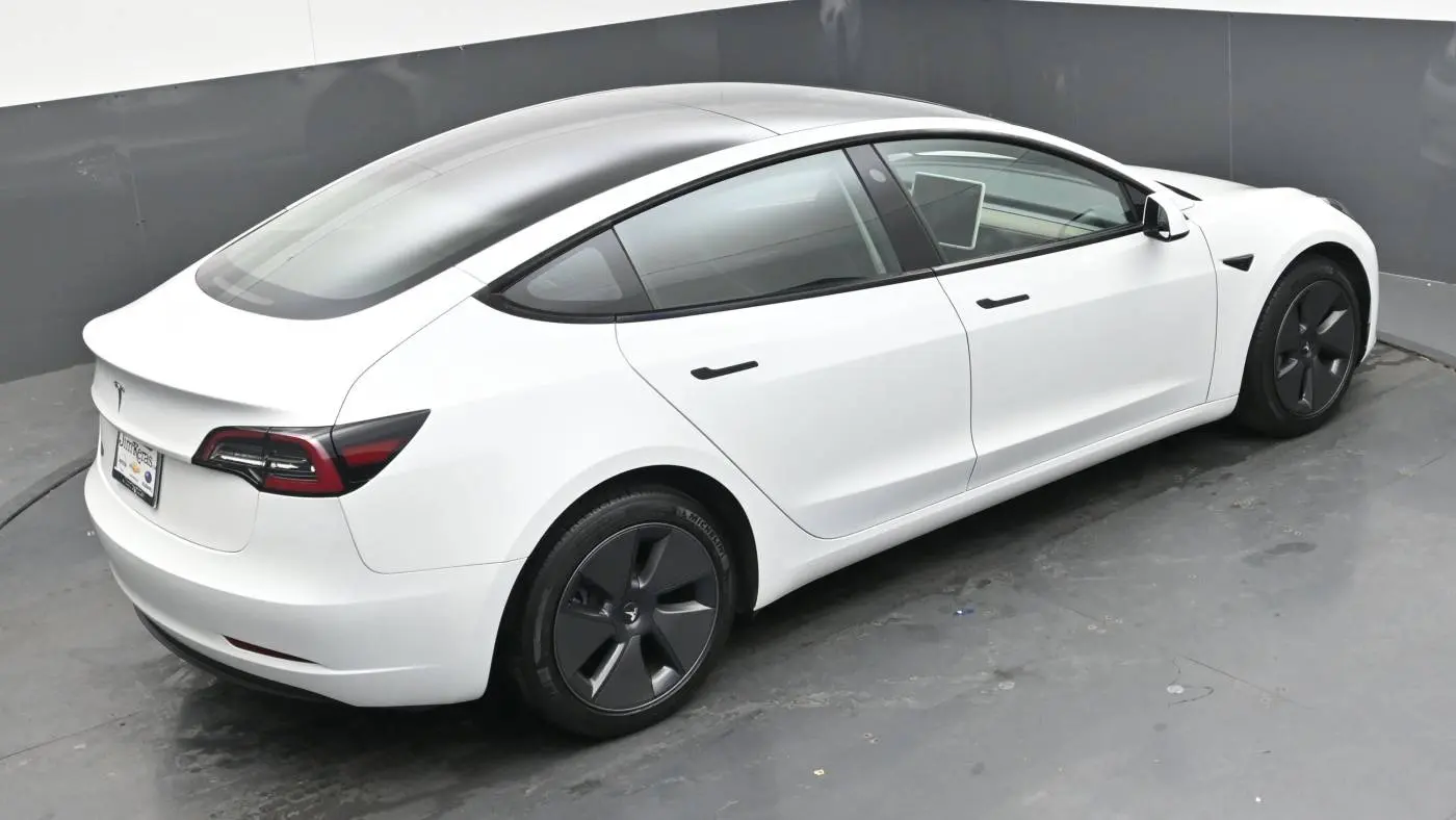 2023 Tesla Model 3 5YJ3E1EA7PF568411