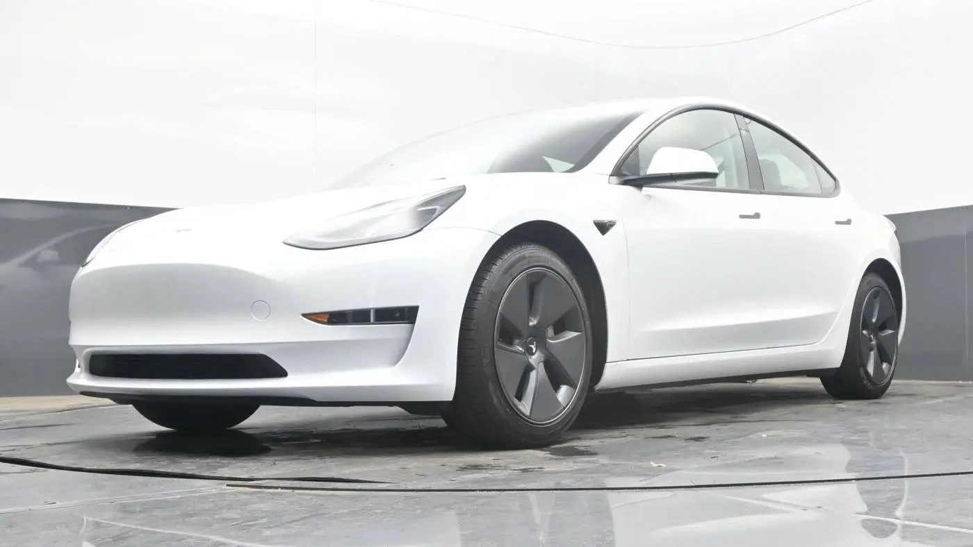 2023 Tesla Model 3 5YJ3E1EA7PF568411