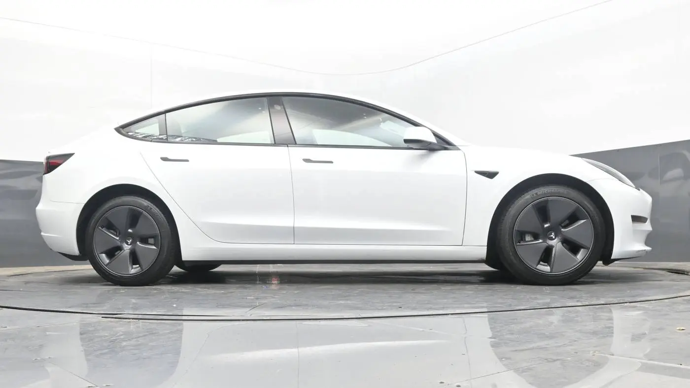2023 Tesla Model 3 5YJ3E1EA7PF568411
