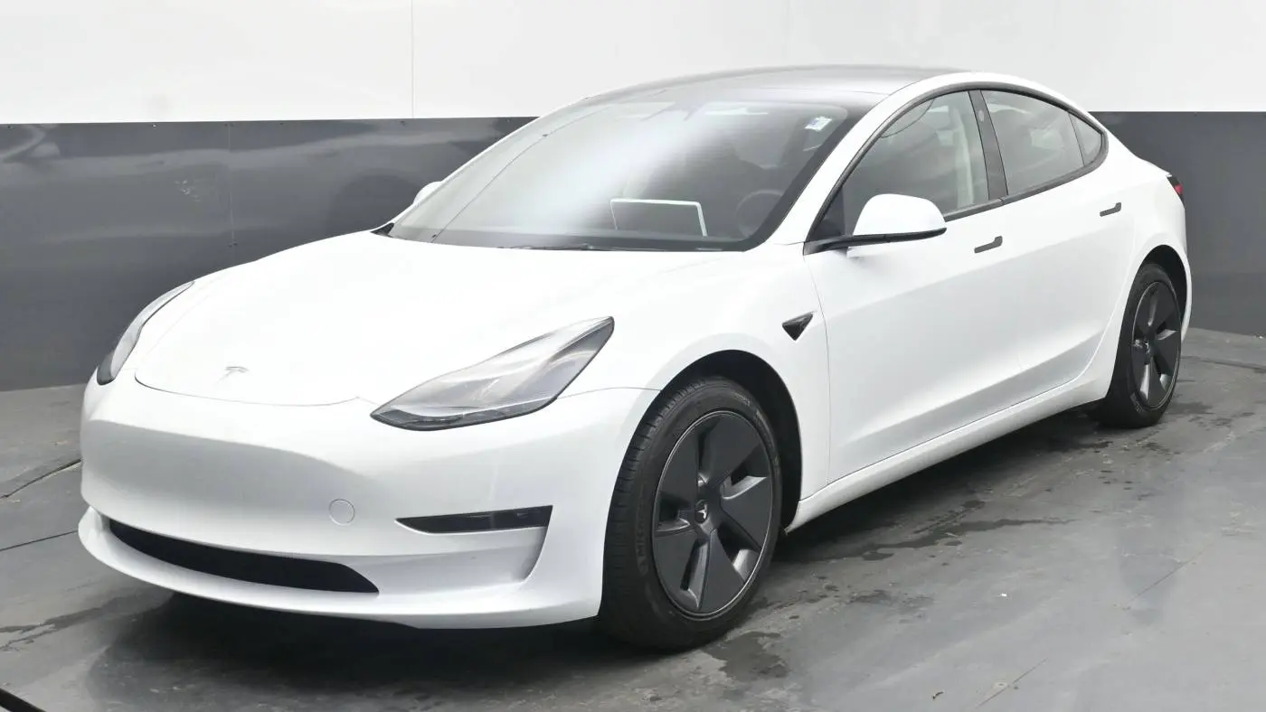 2023 Tesla Model 3 5YJ3E1EA7PF568411