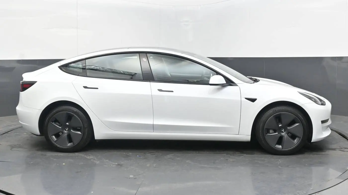 2023 Tesla Model 3 5YJ3E1EA7PF568411