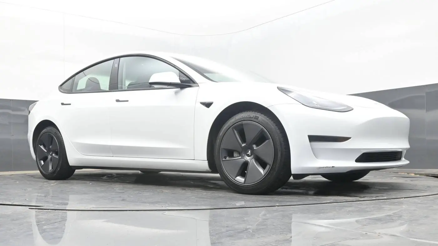 2023 Tesla Model 3 5YJ3E1EA7PF568411
