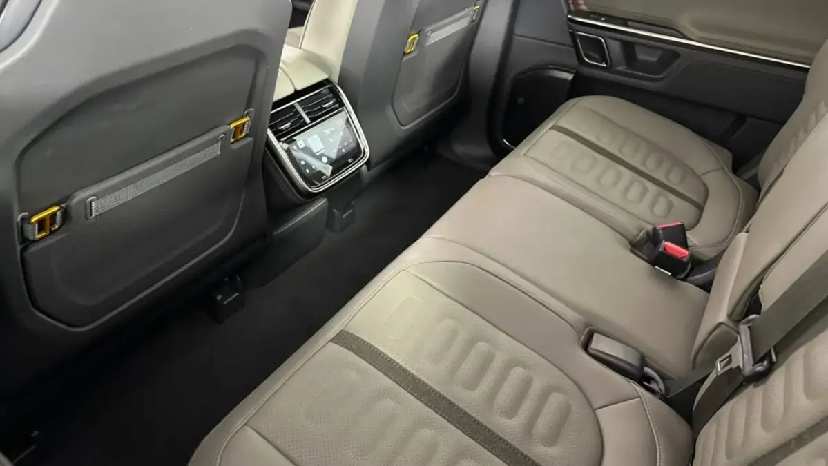 2023 Rivian R1S - Images - 11