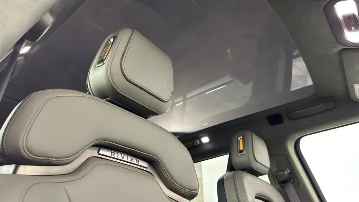 2023 Rivian R1S - Images - 17