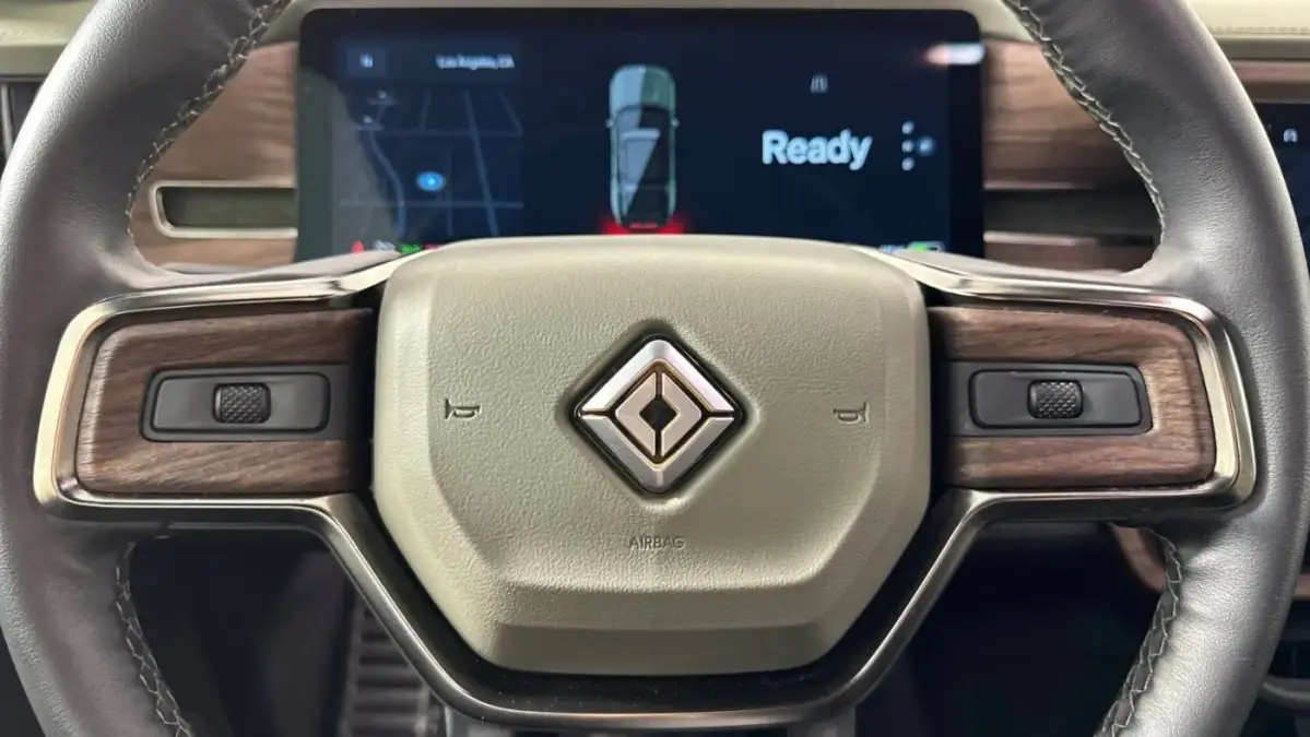2023 Rivian R1S - Images - 23