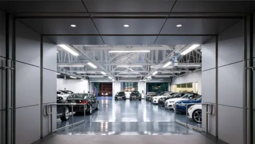 2023 Rivian R1S - Images - 29