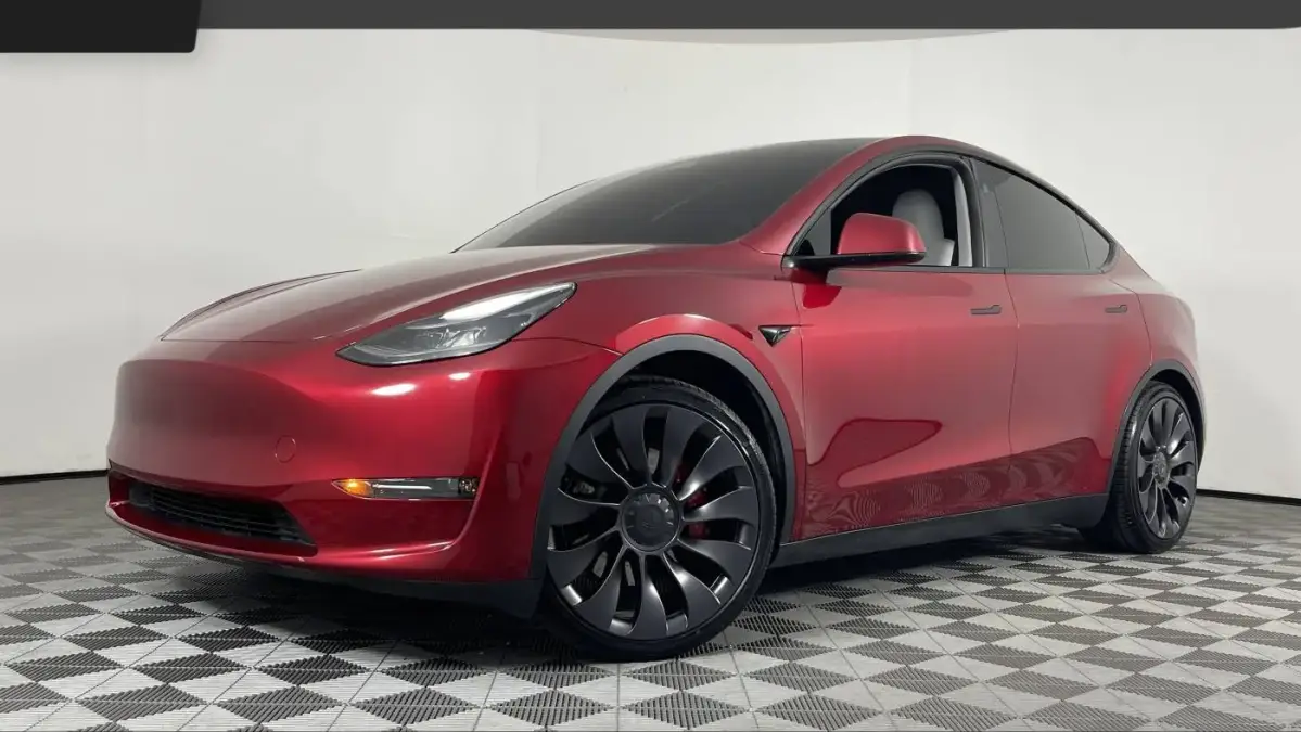 2024 Tesla Model Y 7SAYGDEF1RA280383
