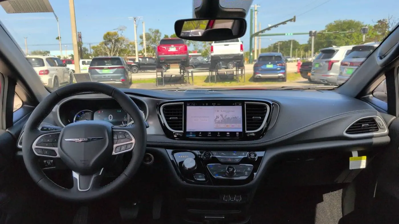 2025 Chrysler Pacifica 2C4RC1S72SR576051
