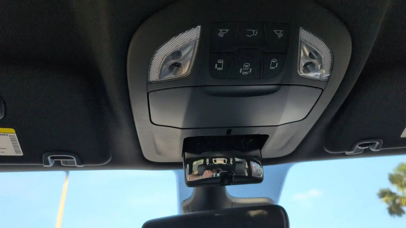2025 Chrysler Pacifica 2C4RC1S72SR576051