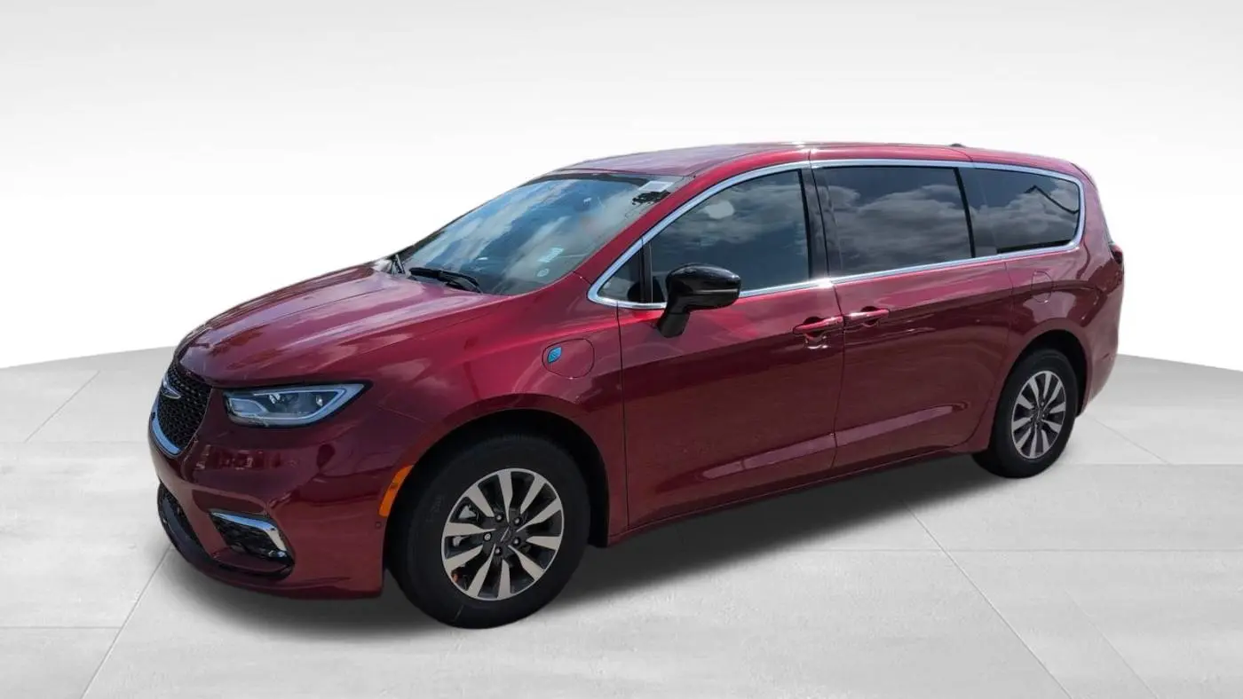 2025 Chrysler Pacifica 2C4RC1S72SR576051