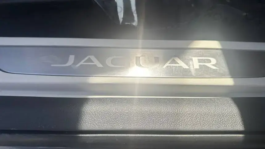 2019 Jaguar I-Pace - Images - 16