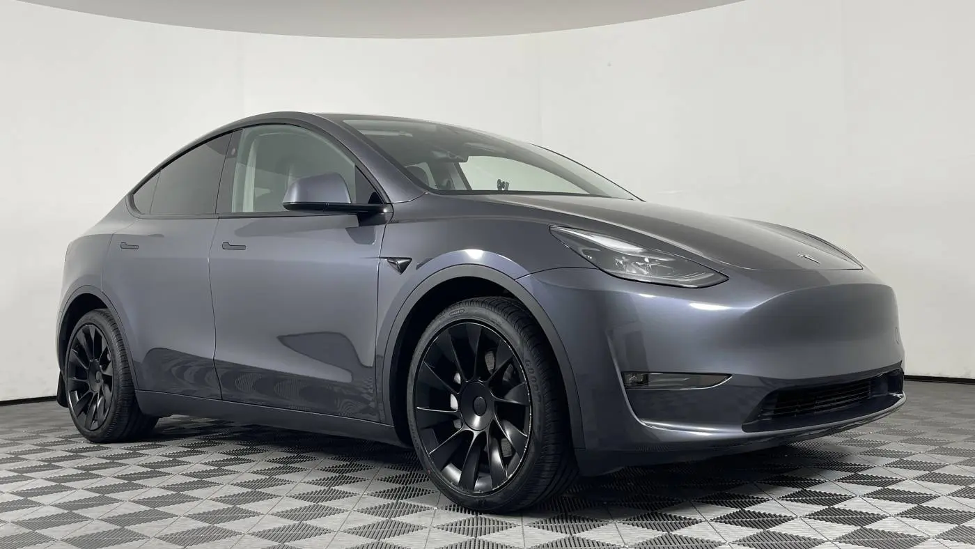 2023 Tesla Model Y 7SAYGDEE2PF976970