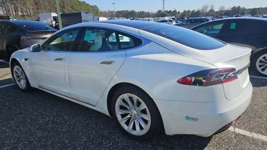 2019 Tesla Model S 5YJSA1E25KF311708