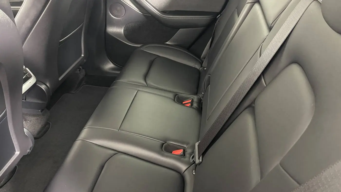 2023 Tesla Model Y 7SAYGDEE2PF976970