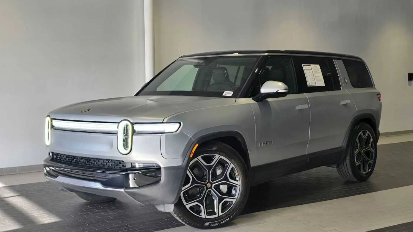 2025 Rivian R1S 7PDSGBBA6SN045481
