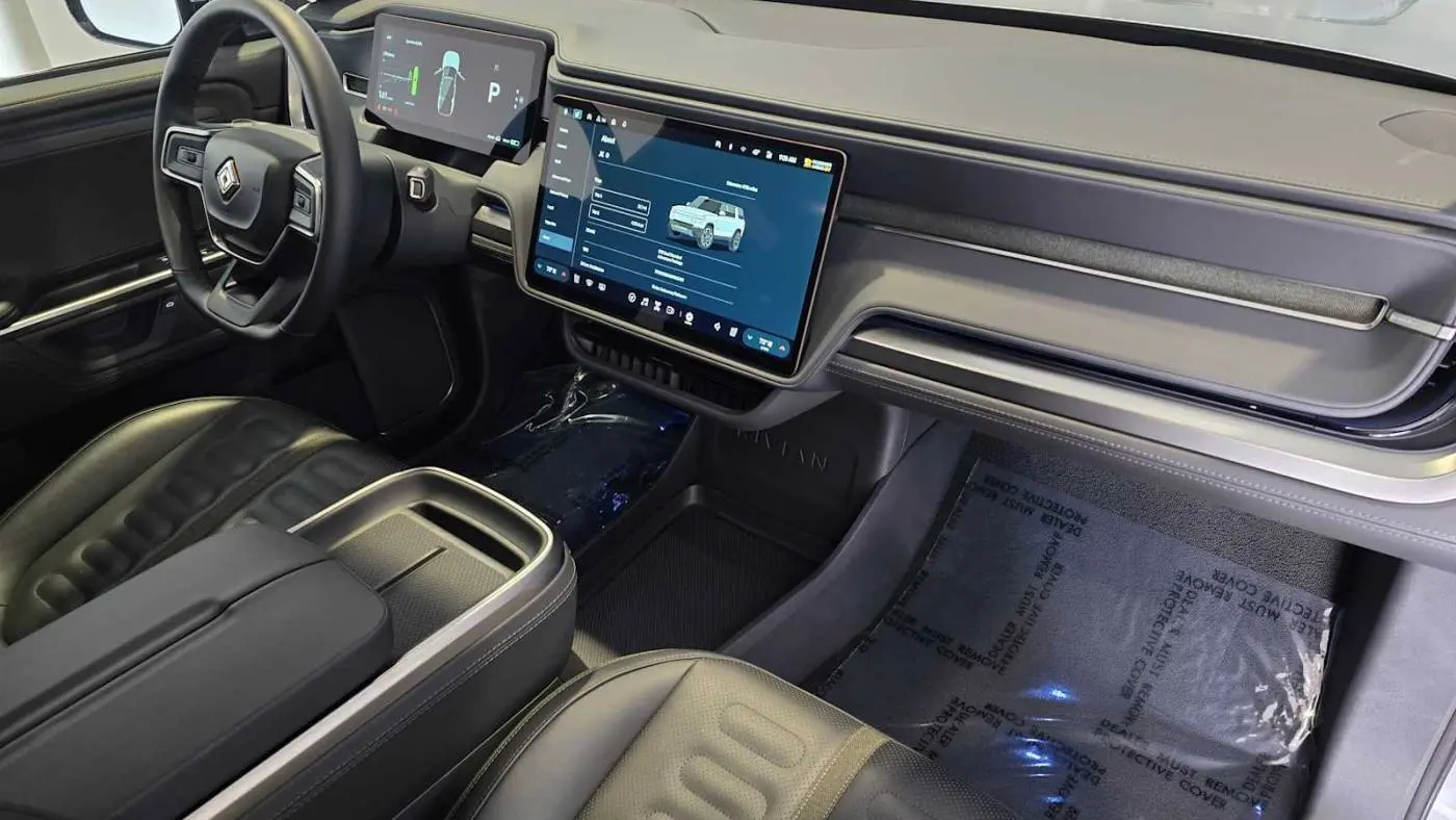 2025 Rivian R1S 7PDSGBBA6SN045481