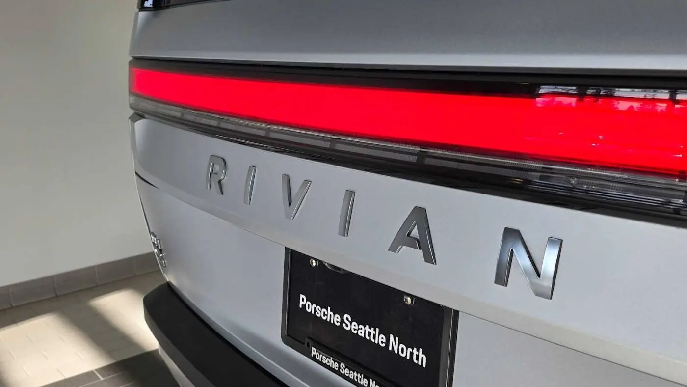 2025 Rivian R1S 7PDSGBBA6SN045481