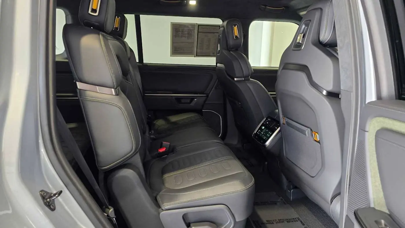 2025 Rivian R1S 7PDSGBBA6SN045481