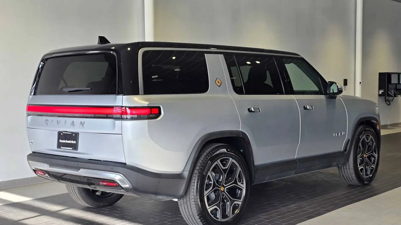 2025 Rivian R1S 7PDSGBBA6SN045481