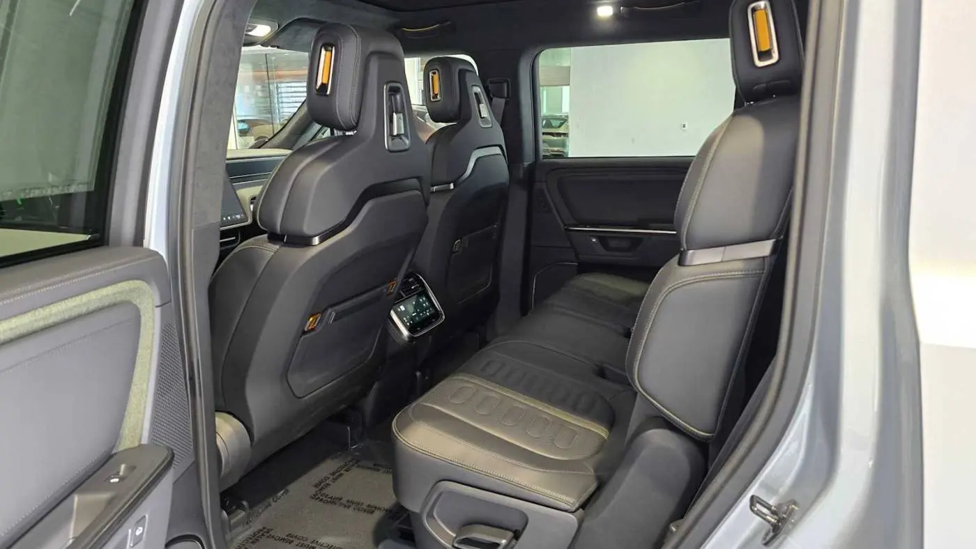 2025 Rivian R1S 7PDSGBBA6SN045481