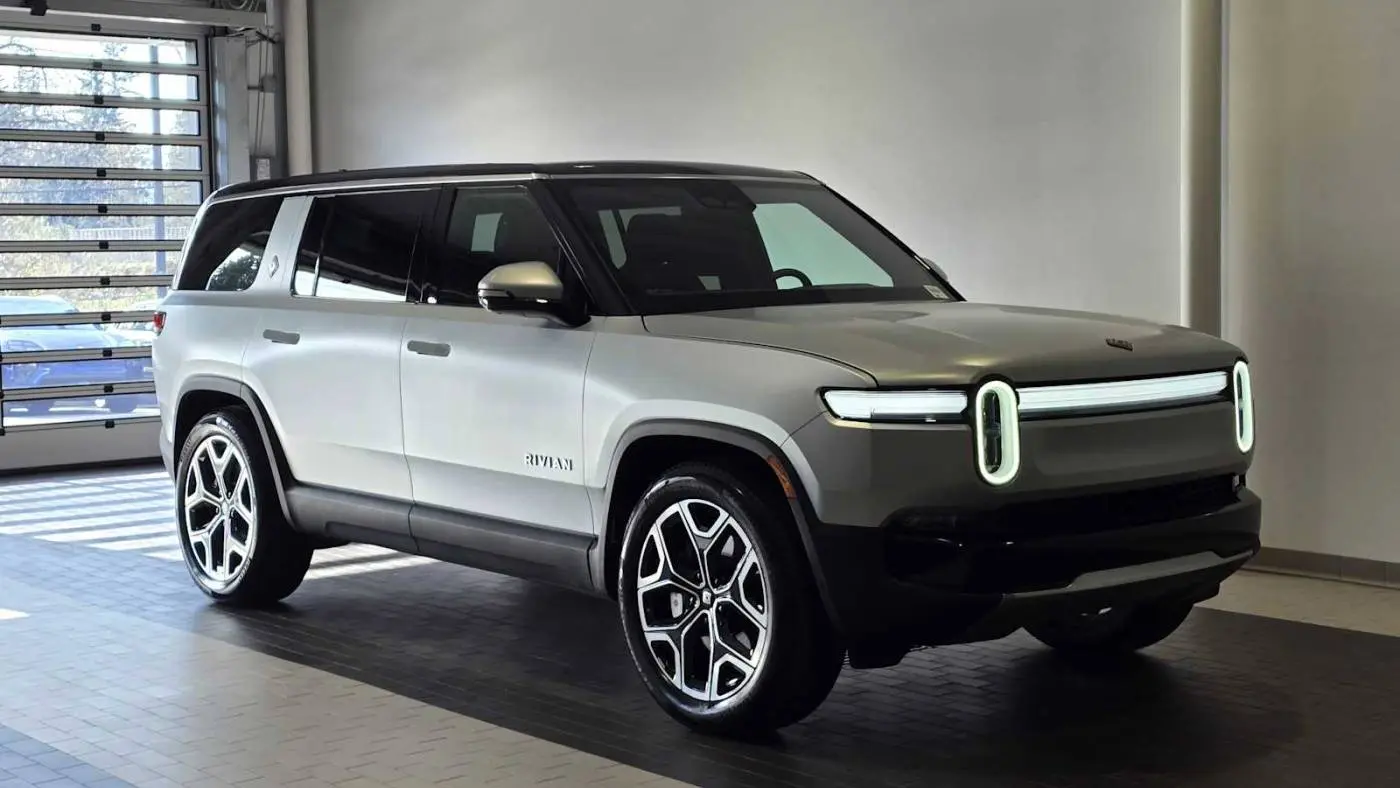 2025 Rivian R1S 7PDSGBBA6SN045481