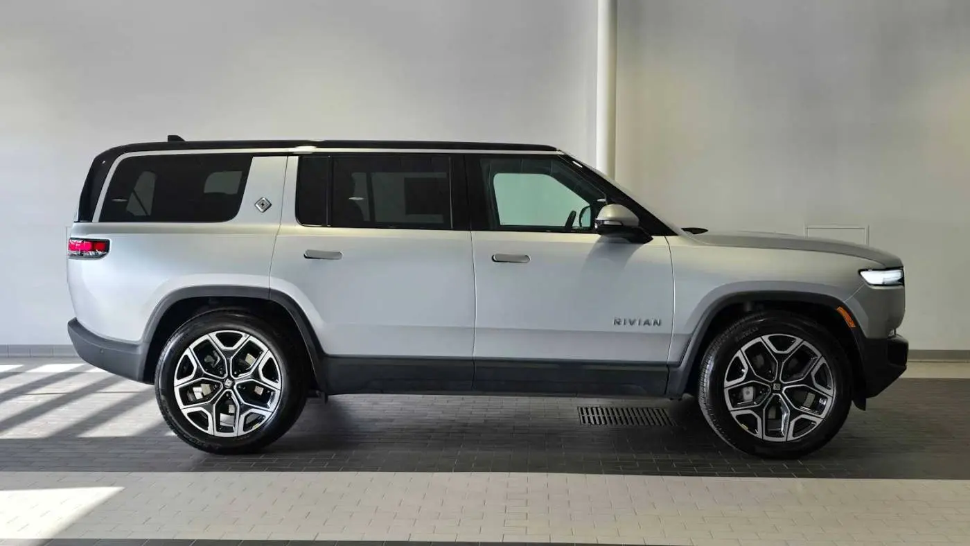 2025 Rivian R1S 7PDSGBBA6SN045481